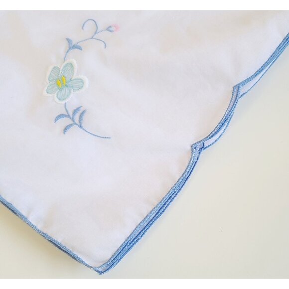 Vintage Linen Tablecloth Peacock Set With Embroidered Daisies Perma Press *READ* - Picture 3 of 16